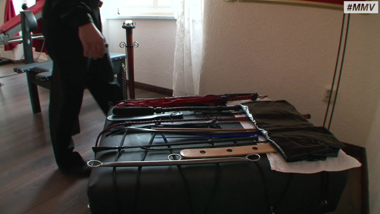 German BDSM MMV: ドイツ緊縛 - ブロンド奴隷熟女鞭