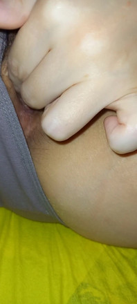 Masturbation de chatte poilue