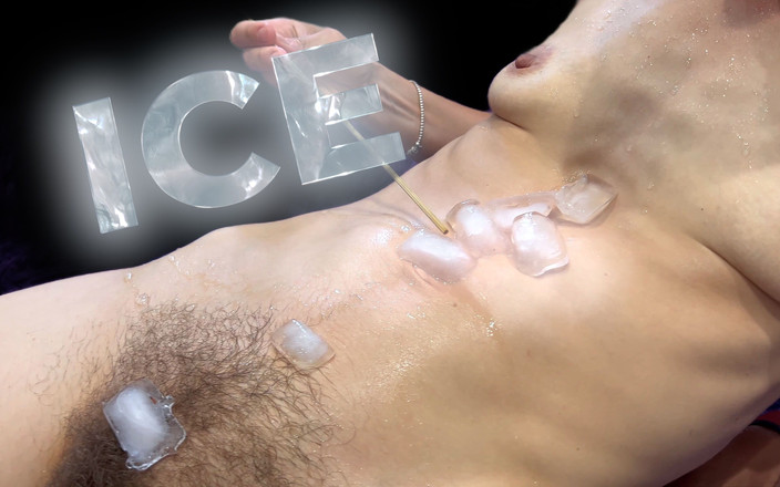 Wamgirlx: 裸の体を滑り落ちる角氷