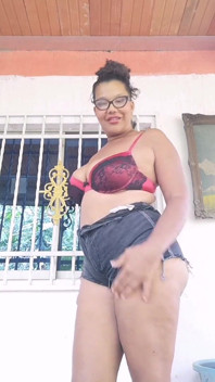 Dos Coños Reventados Con Mega Dildo