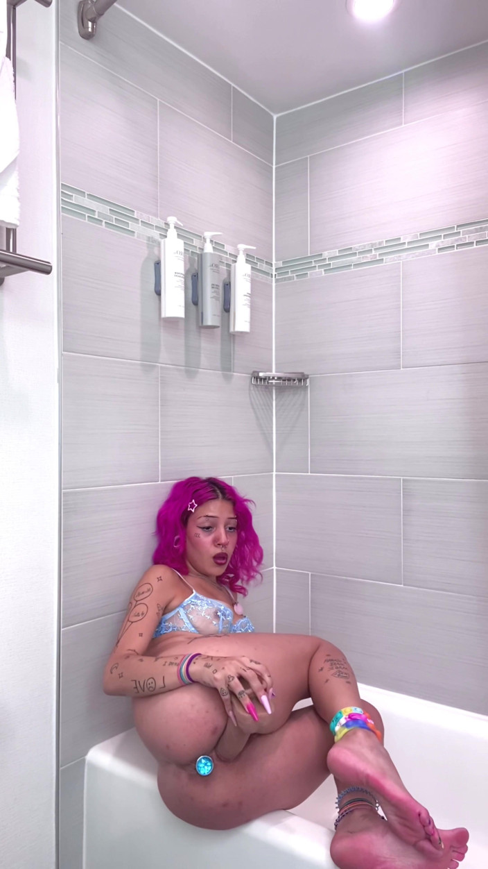 Nali Marie: Teen Whore Squirts in Bathtub Bwc Dildo Buttplug Pink Hair...