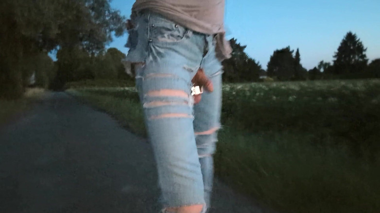 kinkygaynudist: 底なしジーンズで街を歩く