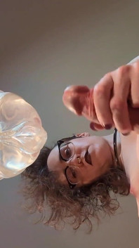 Onder mijn zaklamp - vang de creampie