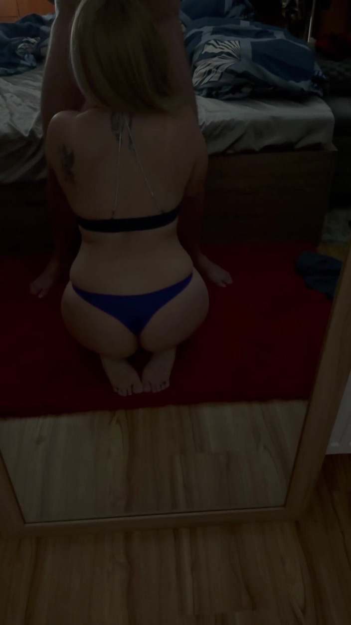 Christy X Taylor: 親友の元彼に熱いフェラチオをしている