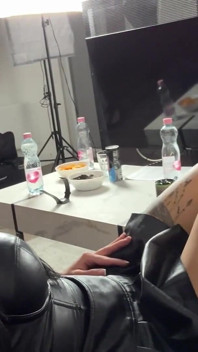 Femdom podcast để cho người bú chân này nuông chiều đôi chân của tôi