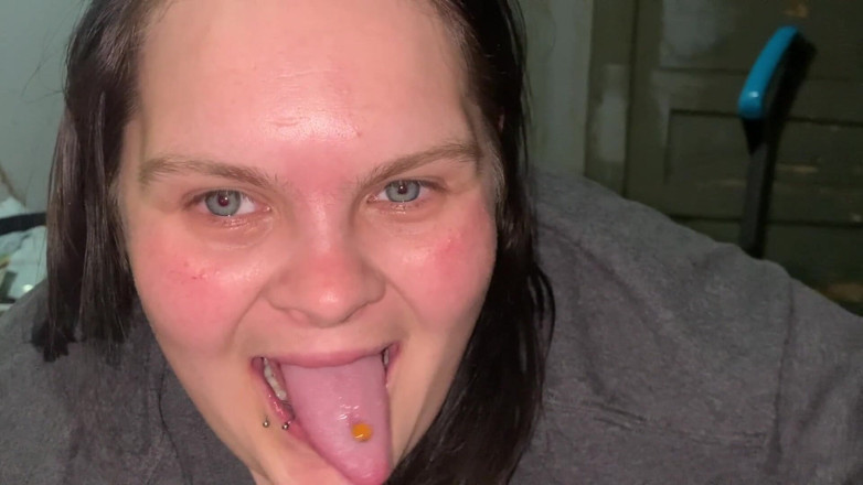 Sadee Rain: Sucking sissy girl small 3 inch dick trying not to laugh...