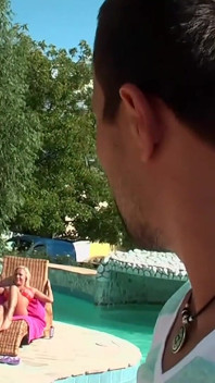 Outdoor-blondine, DP-leidenschaft Am Pool