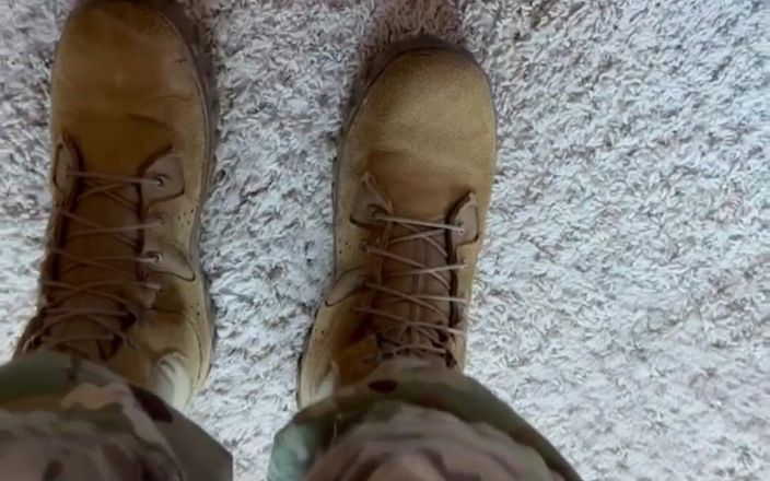 Gay Soldier Stuff: Voják si honí v Tighty Whities a jeho oblecích