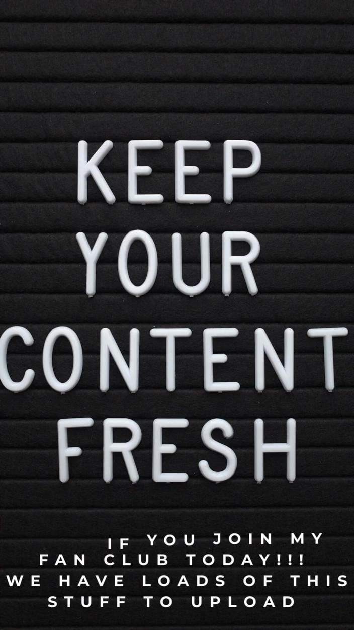 Darkfetish2k: Hon röker och väntar på din kuk