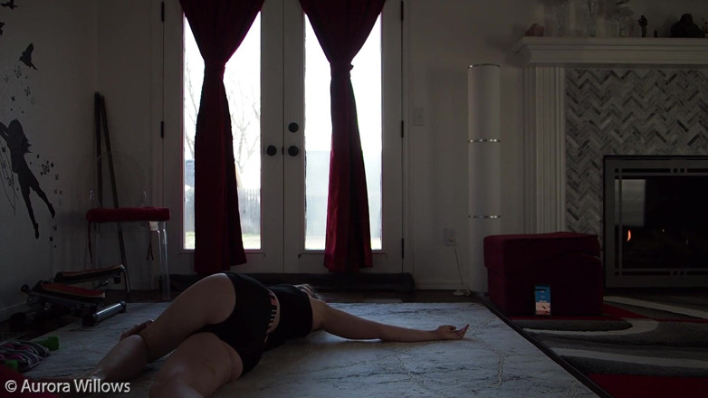 Aurora Willows: Yoga in black bikini