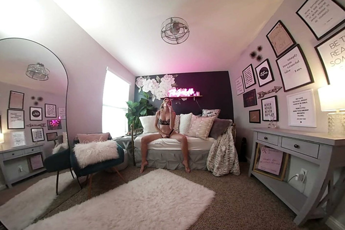 TallGirlAlli - Alli Skye VR: Solo Saturday