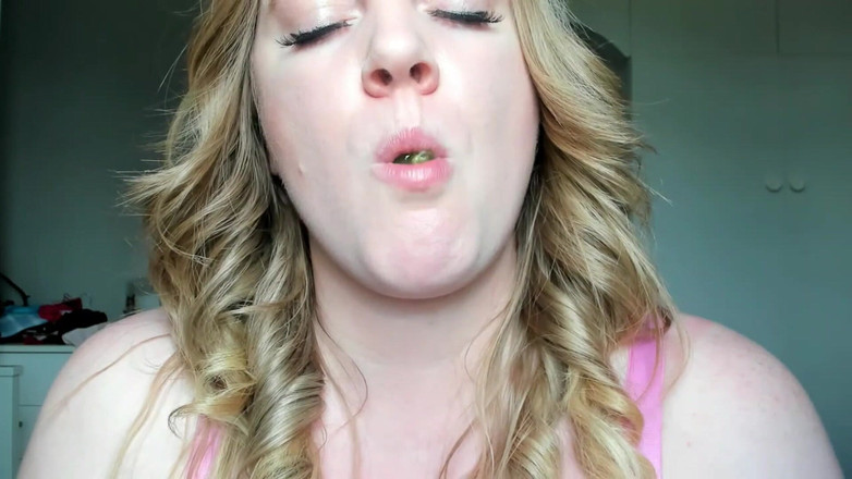 Julie_Bliss: Julie Bliss - géante