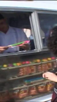 Summer Bailey seksten önce ağzını dondurmayla tazelüyor
