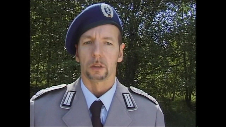 Deutschland porn: Vojáci mají skupinový sex venku v táboře s děvkami