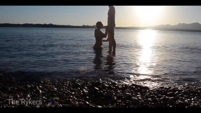 Mya Lane: Romantische seks op een openbaar strand