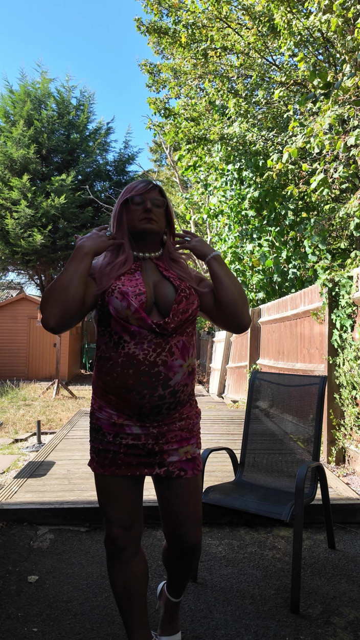 Kelly CD 2022: Crossdresser sexy Kellycd2022 în rochia mea de vară și tocuri