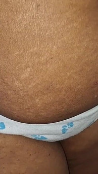 Gorący indyjski Bhabhi zaprosił cię do zabawy z nią
