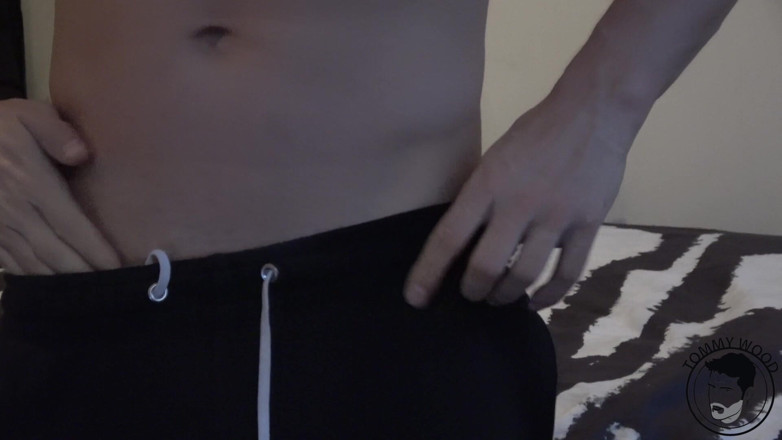 Tommy Wood XXX: Solo masturbando com gozada do meu pau grande
