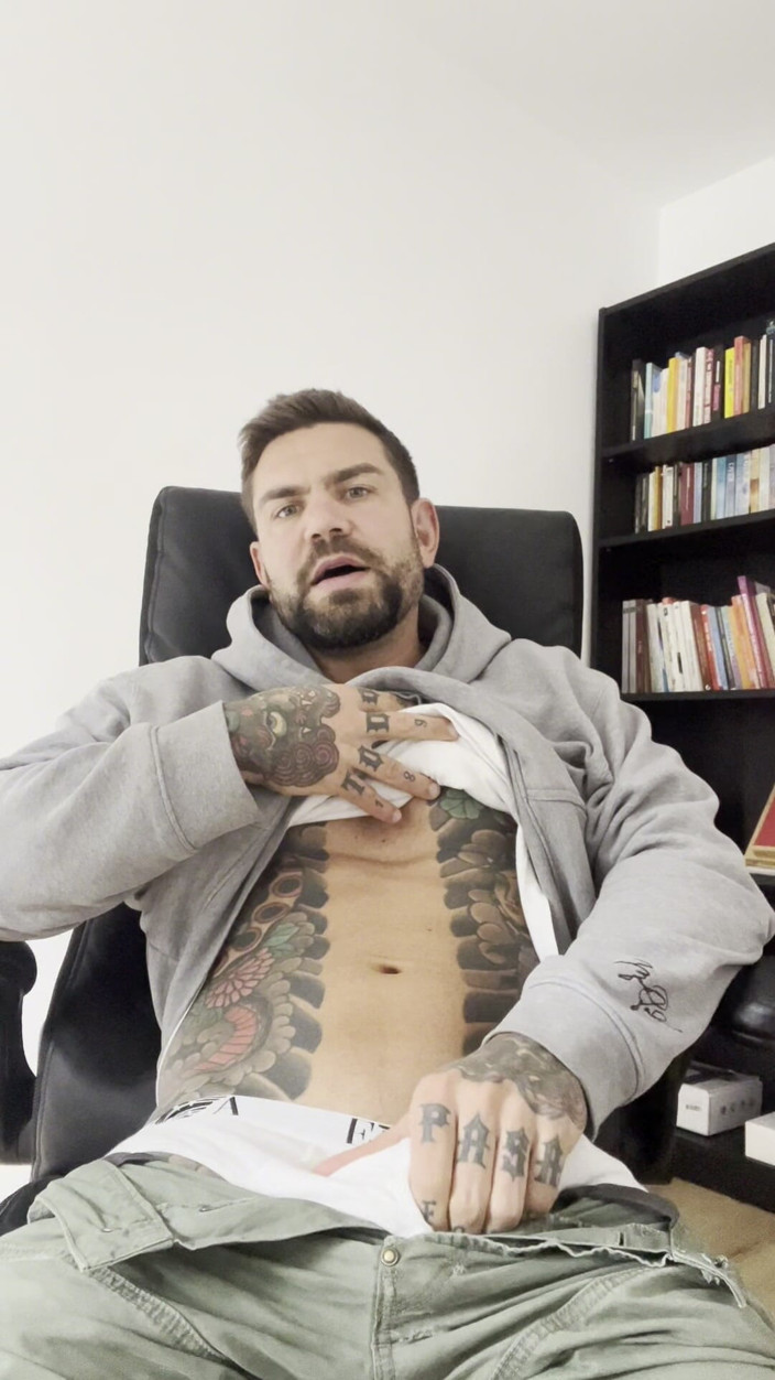 Juan Lucho Gay: Tattooed Spanish Shows Ass and Jerks off