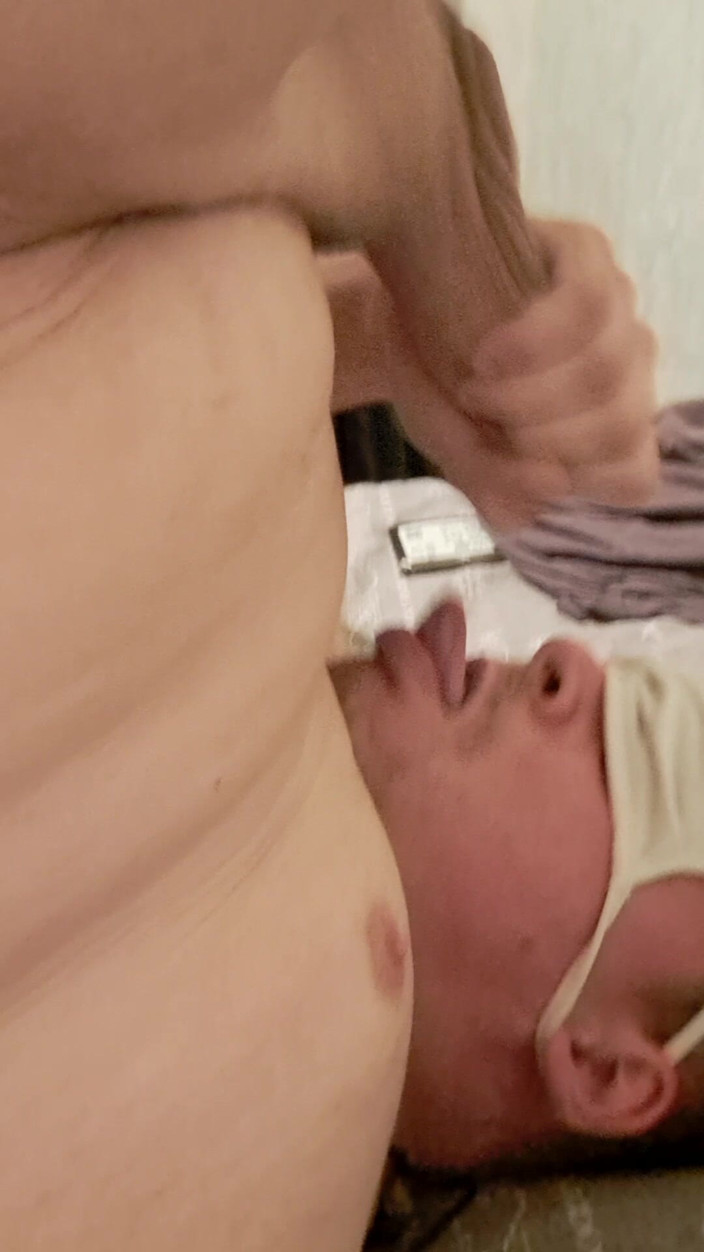 Oniasura: Tôi đang bú bản thân mình, làm cho tôi xuất tinh...