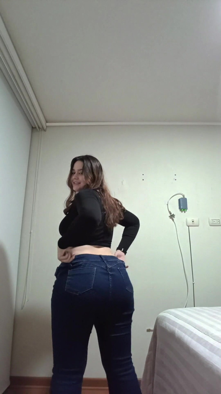 Nicole Passat: 젖탱이를 보여주는 니콜...
