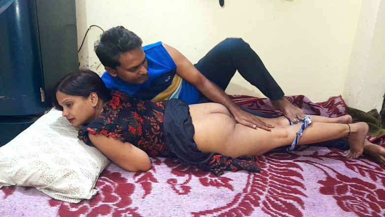 Hot Indian Aunty: Une tatie indienne mature pulpeuse se fait baiser et sexe...