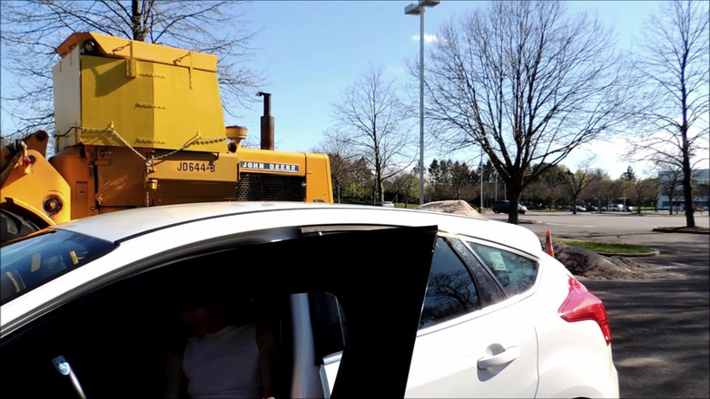 Fantasy Milf: Cực khoái với cu giả khổng lồ trên xe hơi