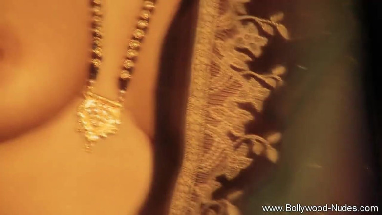 Bollywood Nudes: Sexy holka tančí