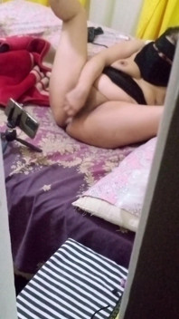 Sora mea vitregă se imaginează bărbaților și cere sfaturi, și eu mă duc pe ea