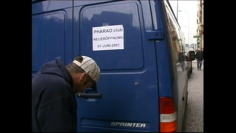 Vintage megastore: Špinavá a sexy tanečnice ošukaná dvojitou penetrací v nočním klubu