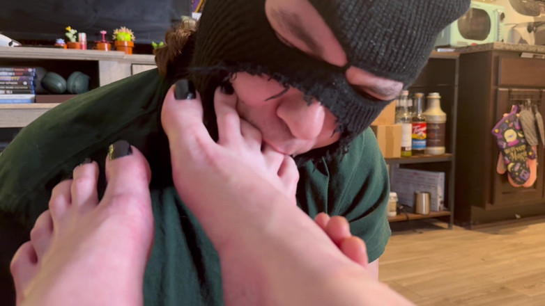 Peppermint Giantess: Foot Worship From Giantess POV Tops of Size 16 Feet