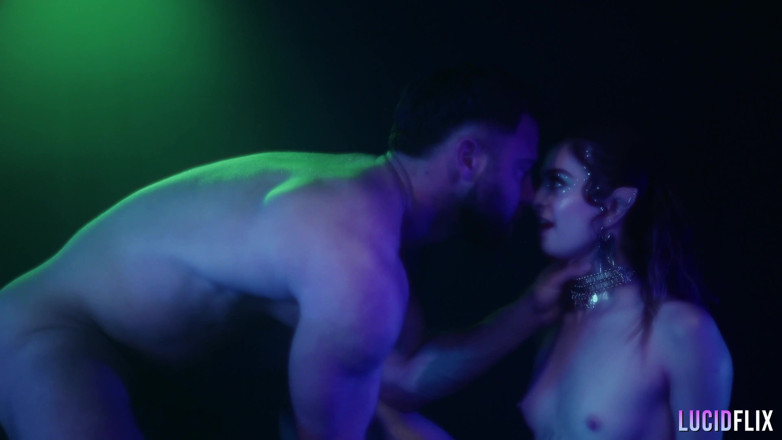 Lucid Flix: Molly Little ile Lucidflix Luminati