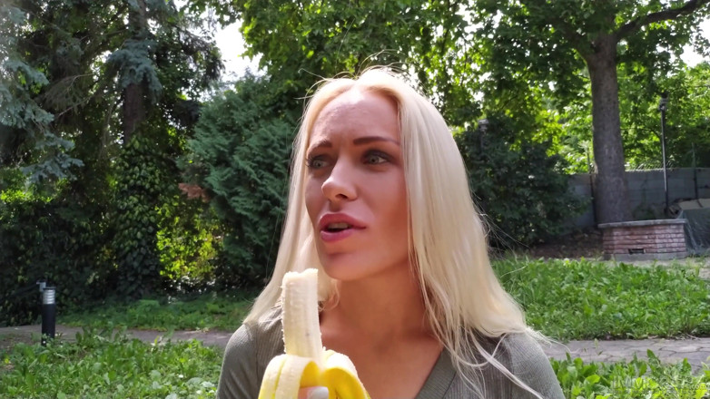 Immoral Live: Зведена сестра забирає невинність свого зведеного брата