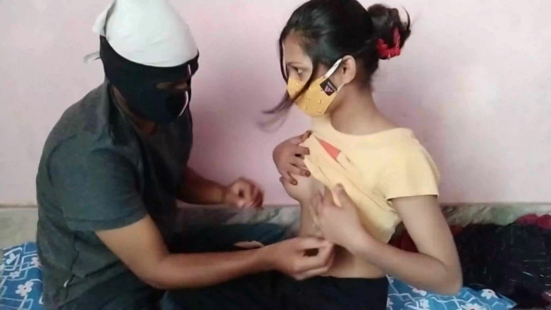 HousewifeGeeta: Hintli genç üvey kız kardeşinin ağzına boşalıyor