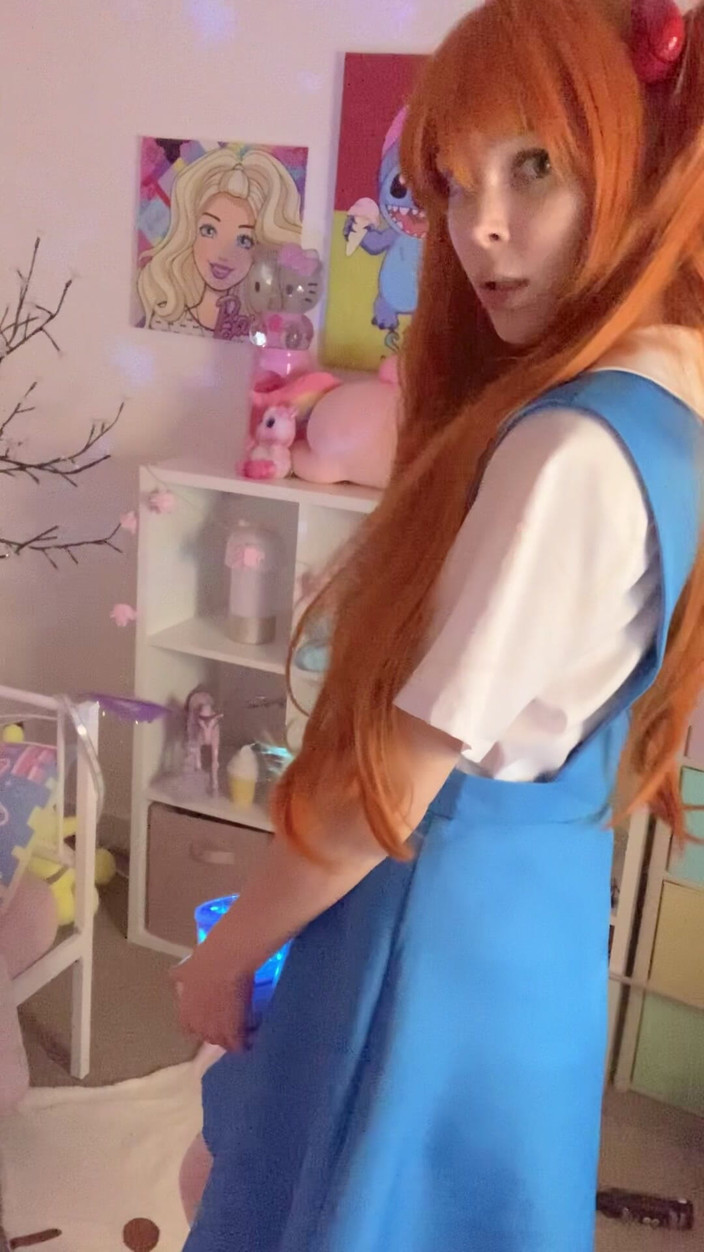 Little_Kitty69: Asuka ziehe sich langsam aus jeder ebene und neckt dich