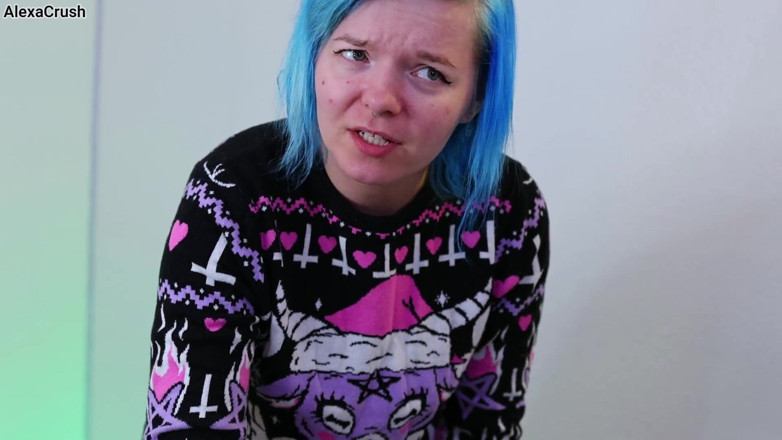 AlexaCrush: Colega de quarto interroga você em primeiro plano na punheta