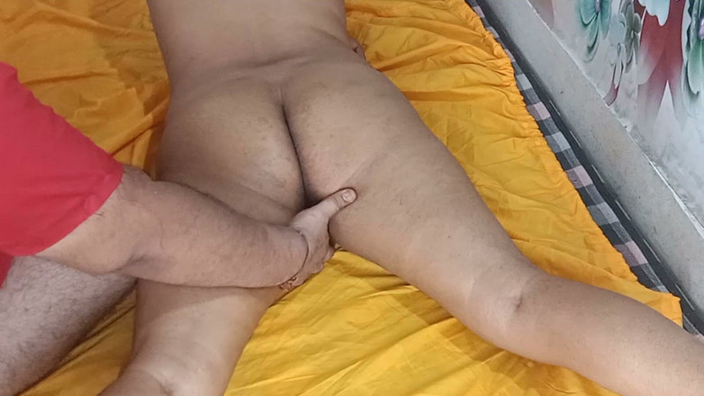 AnnielLo: Boyfriend Fingered Deep Her Girlfriend Until She Squirts Everywhere