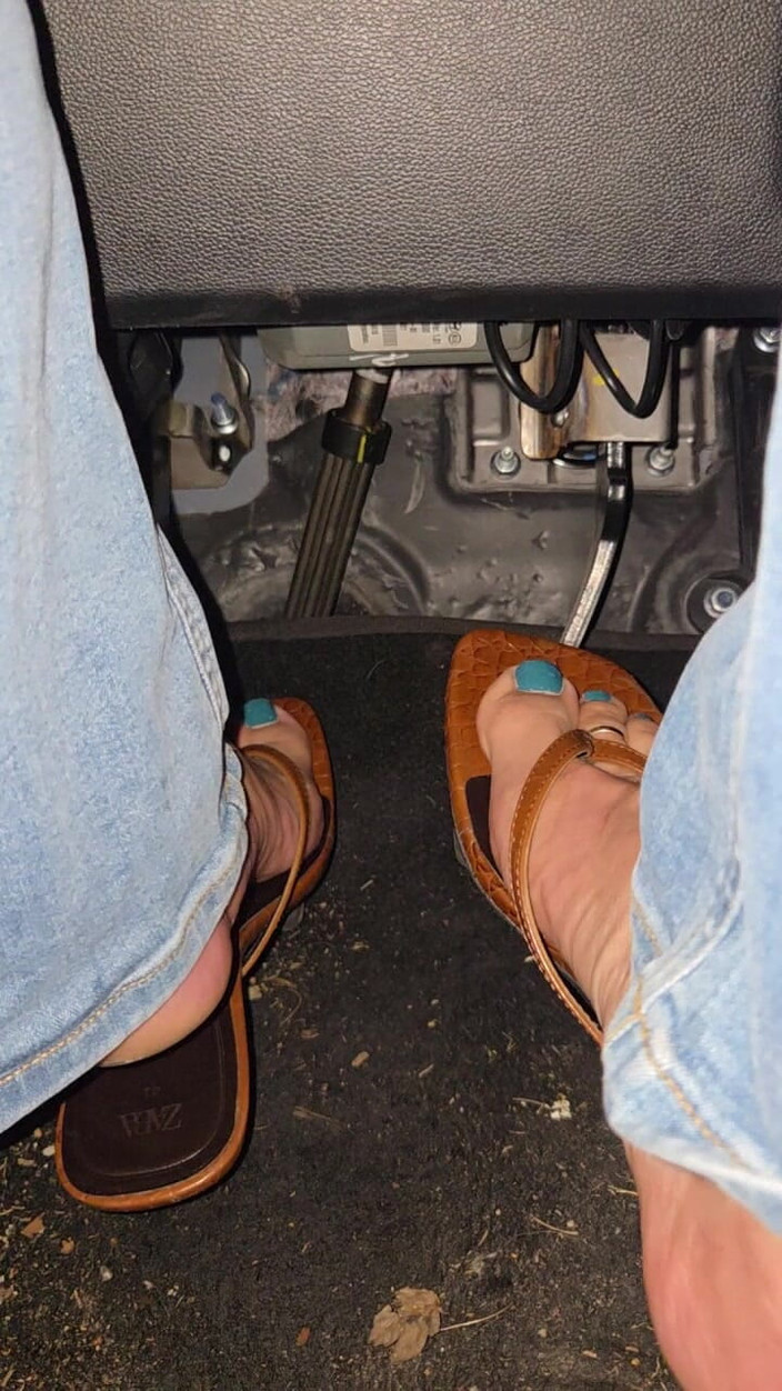 Bella Roma: पैर वाली कामुक पेडल पंपिंग