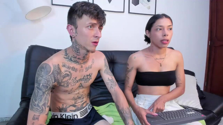 Megan and Max: Můj spolubydlící chce mít se mnou flings, aby mu sundal...