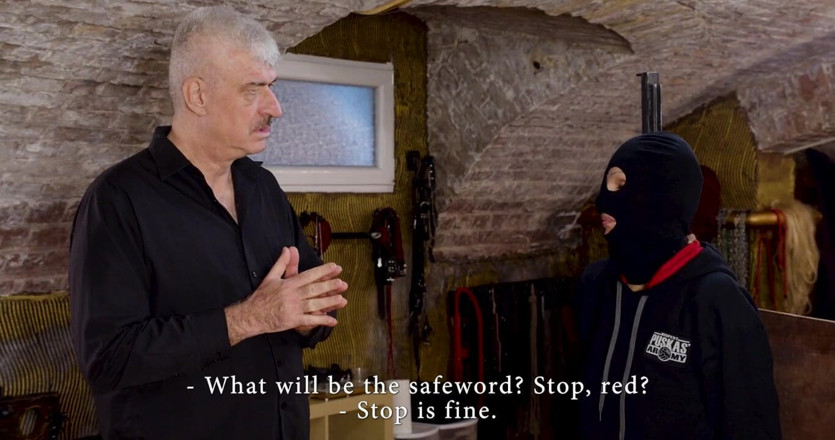 Max Lomp extreme BDSM: Fragile sub se vrací domů - část 1