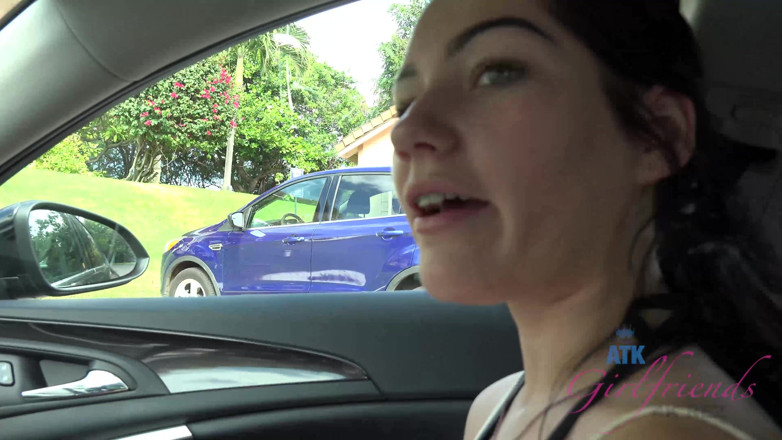 ATK Fans (Girlfriends): Vacanță virtuală În Hawaii cu Karly Baker 1/9