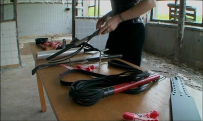 Absolute BDSM films - The original: Dominazione lesbica all'aperto