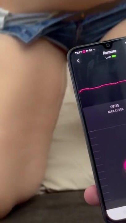 SassyTiff: Awek remaja miang menghisap keras