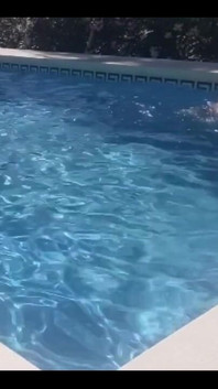 Včerejší natáčící den skončil koupelí v bazénu