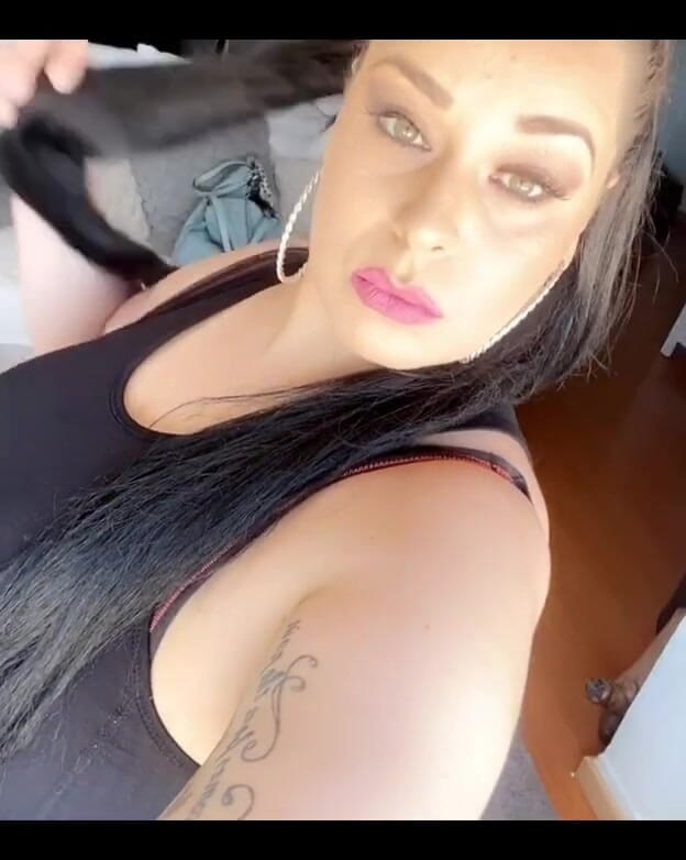 Anastasia Lux: Des amants de l’après-midi me regardent en string, ouvrent vos...