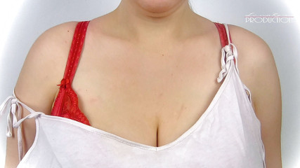 Lena Rose: Sâni săltăreți în sutien