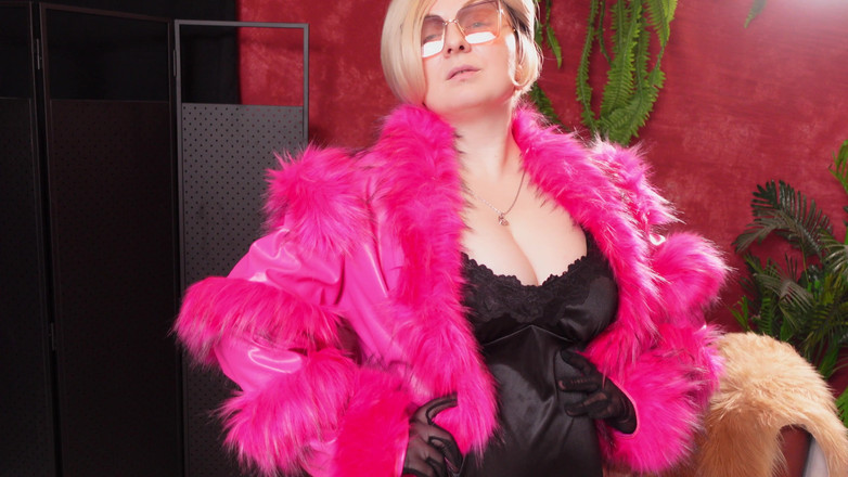 Arya Grander: ホットファーコートコレクション - パート3。フェチ熟女アリア・グランダー