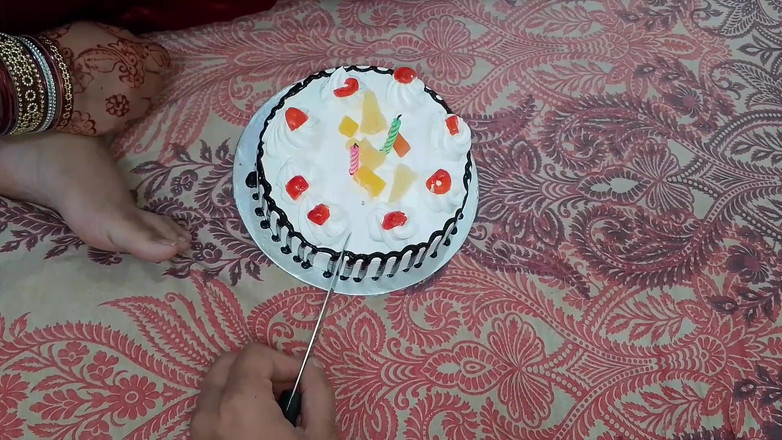 QueenbeautyQB: Indische schwägerin stimmt zu, an ihrem geburtstag sex zu haben -...