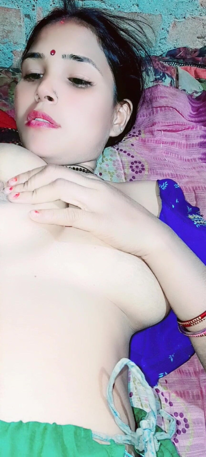 Renudbf: प्रेमी कुंवारी भारतीय देसी भाभी की चूत की चुदाई कठिन है