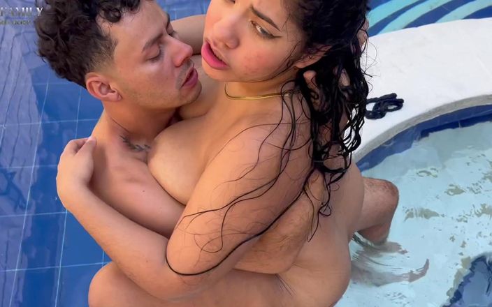 Bigboobssex: 私のかわいい義理の妹は家に一人でいて、私は彼女がどこでもオーガズムに達するまで彼女を激しくファックするために入ります